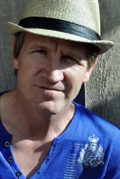 Kuva kirjailijasta Steve Tasane