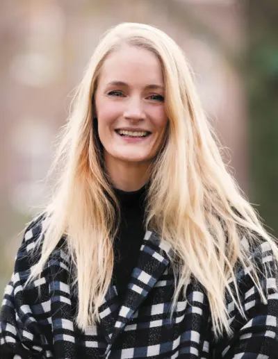 Kuva kirjailijasta Lucy Foley