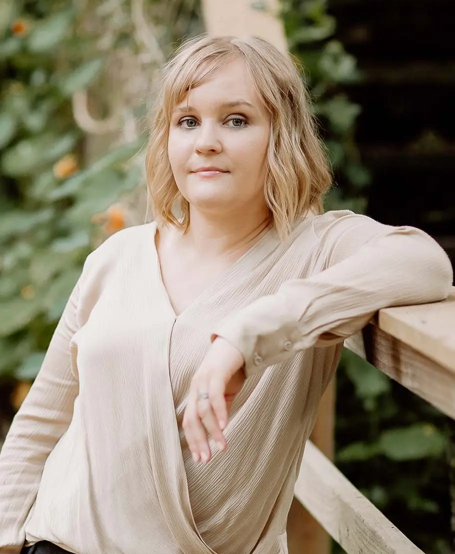 https://otava.staging.bojaco.com/wp-content/uploads/2021/04/Amy-Suiter-Clarke-author-photo-2020-credit-Ellen-Talitha-Photography-1-2.webp