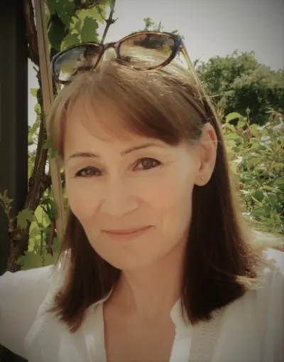 Kuva kirjailijasta Fiona Valpy
