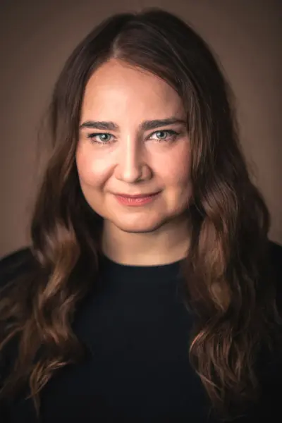 Kuva kirjailijasta Laura Lennes