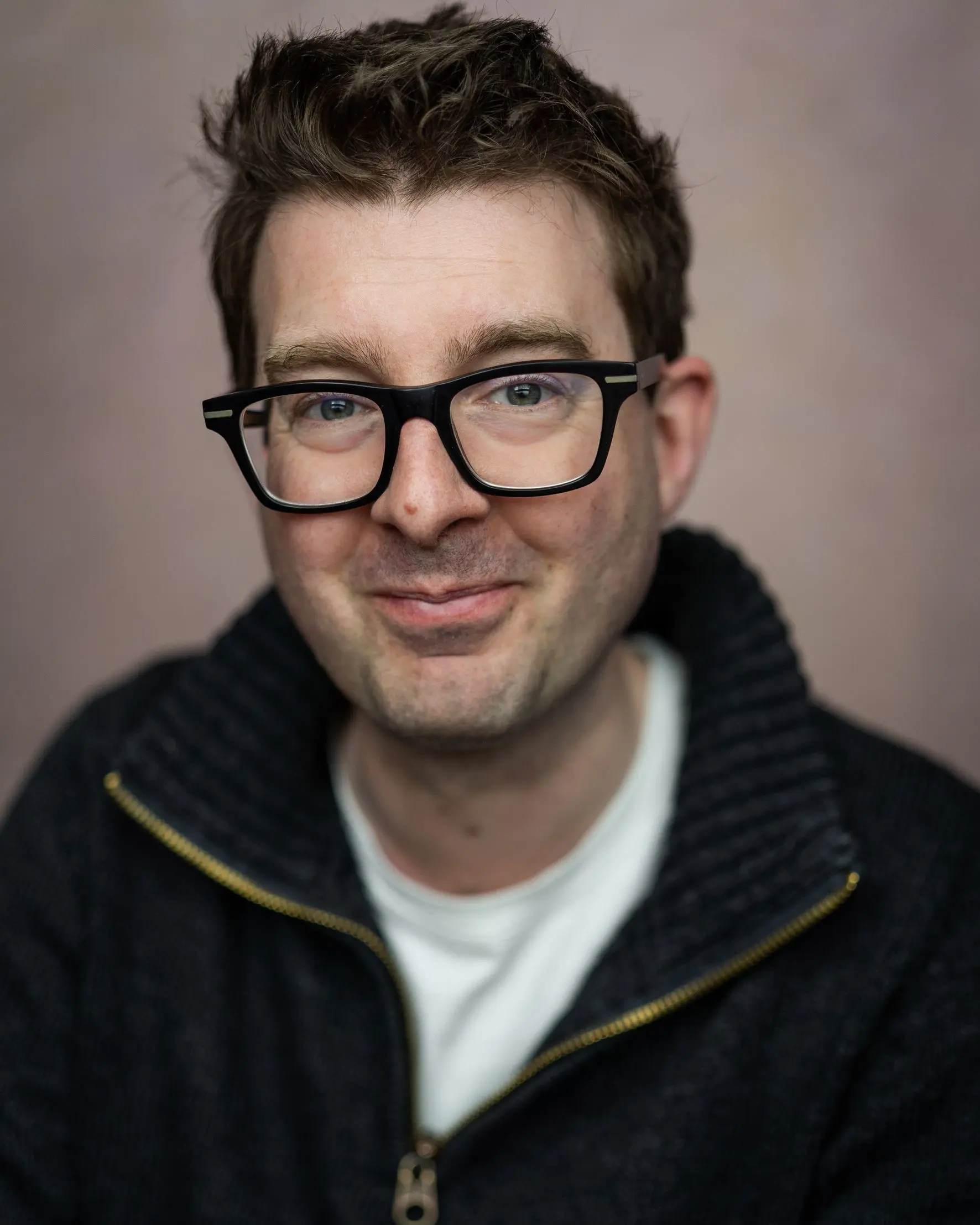 https://otava.staging.bojaco.com/wp-content/uploads/2023/12/Simon-J-Green_2.webp
